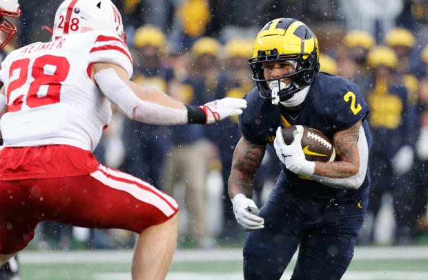 Blake Corum and Luke Reimer 2022 Nebraska vs Michigan football USATSI_19418594